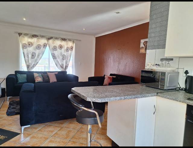 2 BEDROOM FLAT SOLD IN RENSBURG